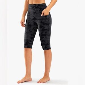 SANTINY Knee Length High Waisted Capri Leggings with Pockets